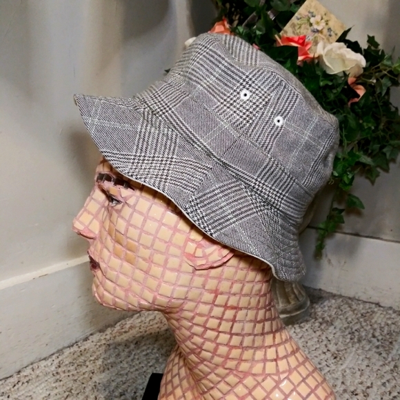 Nike Golf Reversible Bucket Hat - Picture 2 of 13